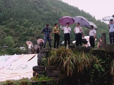 抗洪救災(zāi)|邵陽書記市長奔赴新寧水廟、黃龍、回龍等地督促抗洪救災(zāi)工作!最關(guān)心的還是受災(zāi)群眾!